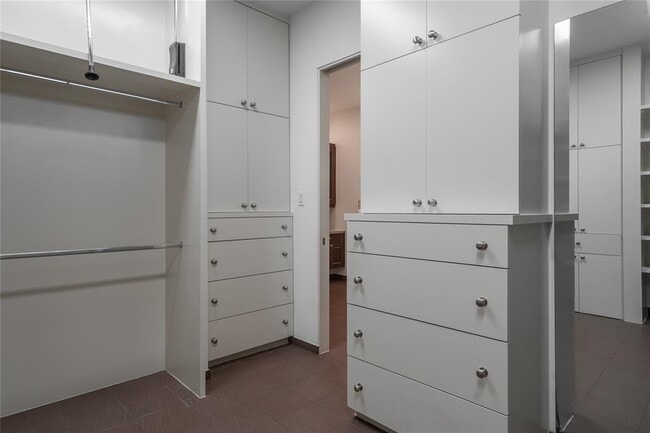 Building Photo - 118 Tuam St