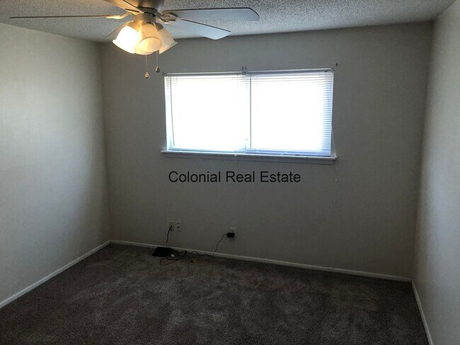 Building Photo - Spacious 2 Bedrooms 1 bathroom  Apartment For Rent