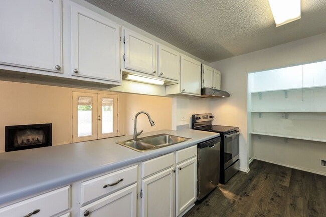 Building Photo - 7519 Branding Trail