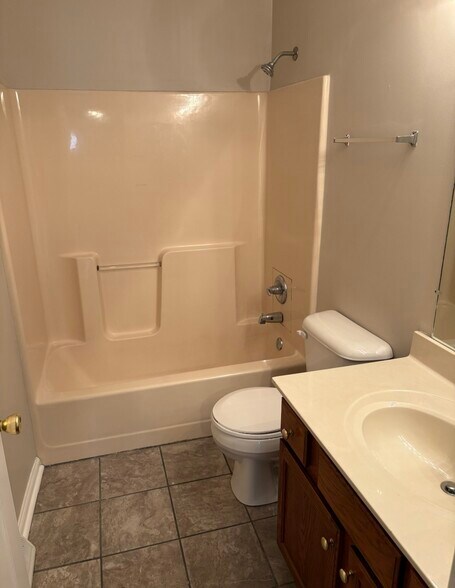 Building Photo - 542 Reynolds Dr