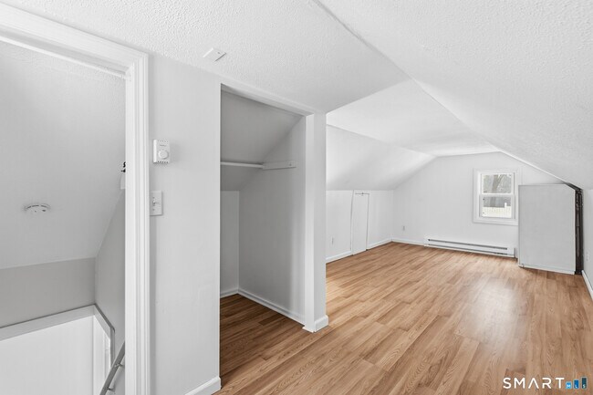 Building Photo - 1565 Byam Rd