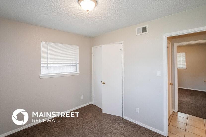 Building Photo - 808 Lotus Ave