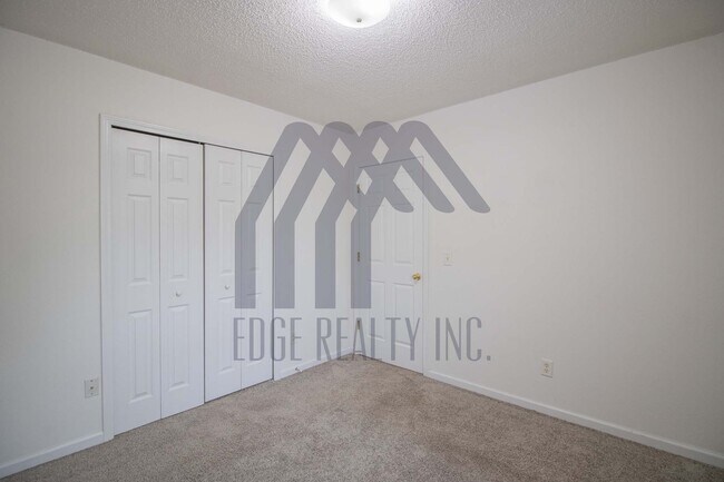 Building Photo - 6 Willow Lakes Dr
