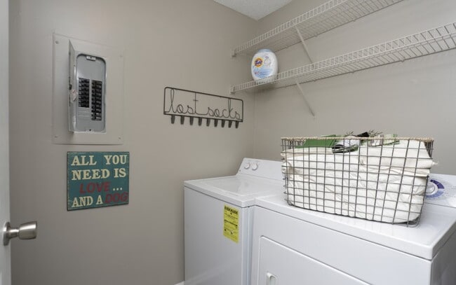 Building Photo - 613 Caledon Ct