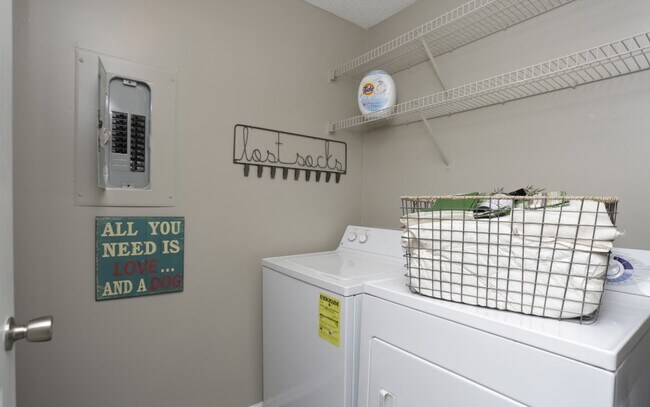 Building Photo - 733 Caledon Ct