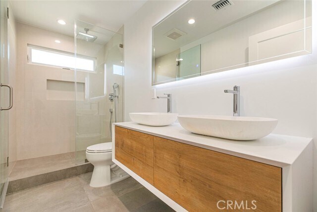 Building Photo - 528 Spencer St