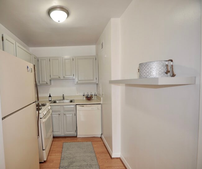 Kitchen - 3000 Spout Run Pkwy