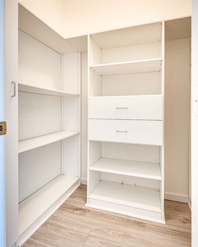 Building Photo - Discover the perfect blend of comfort and ...