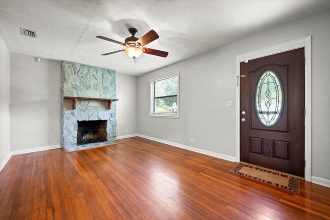 Building Photo - 4622 Redwood Ave
