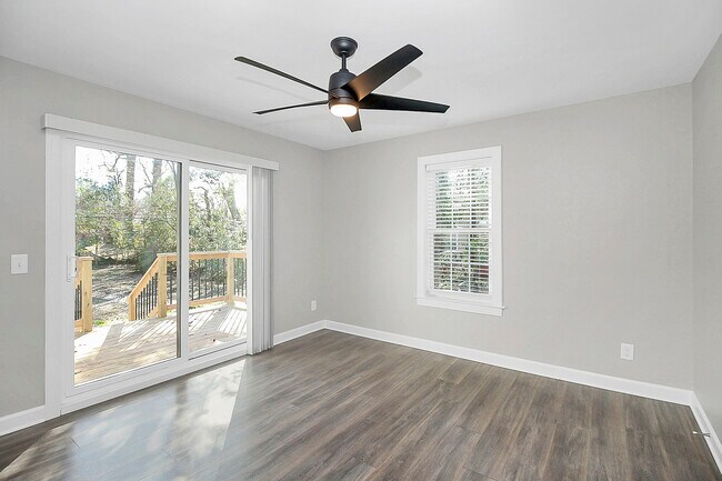 Building Photo - 4044 Dinglewood Ave