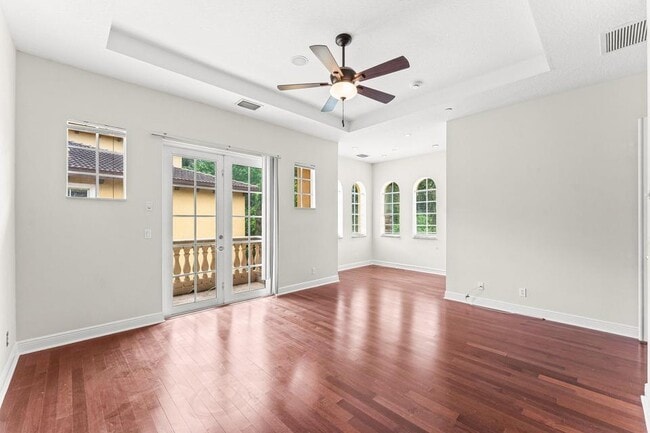 Building Photo - 210 NE 69th Cir