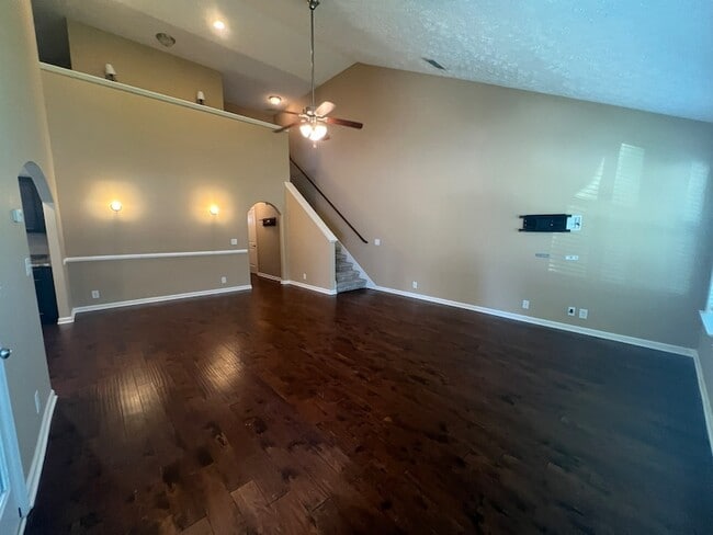 Building Photo - 904 Azeri Ave