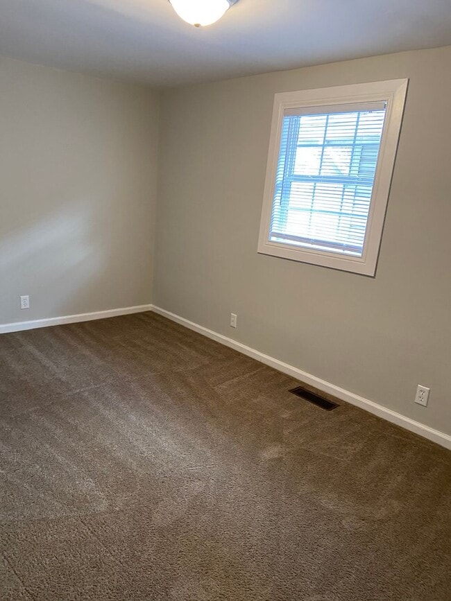 Building Photo - 360-362 E Hinman Avenue