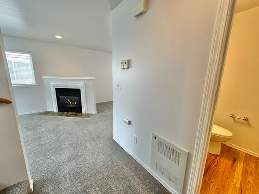 Building Photo - Lovely 3 bed Townhome near desirable Greenlake!