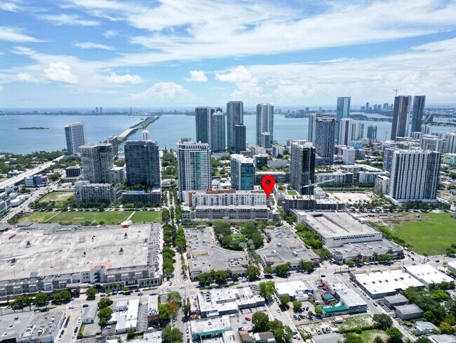 Building Photo - 3256 NE 1st Ave