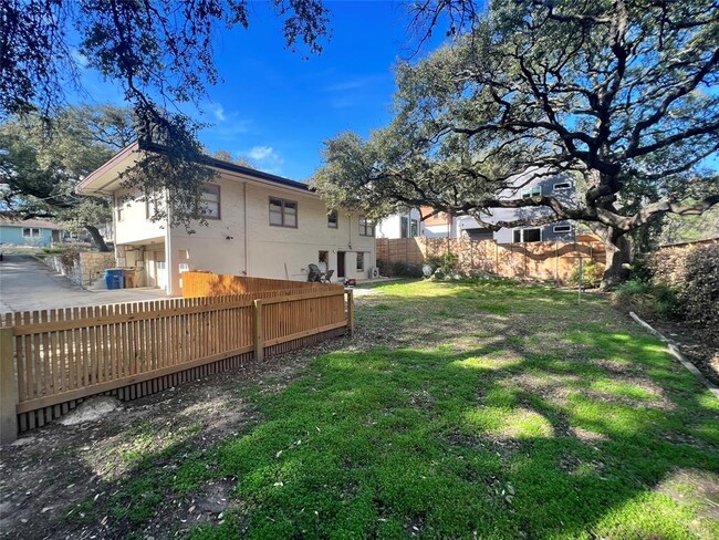 Building Photo - 1511 Chelsea Ln