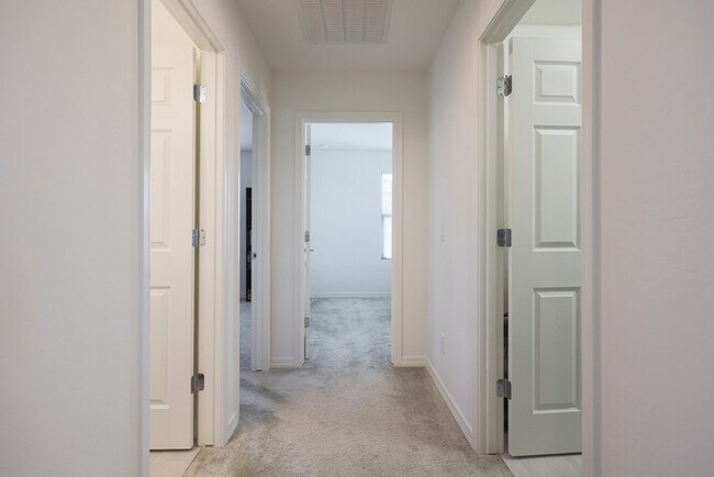 Building Photo - BEAUTIFUL 3 bed + LOFT