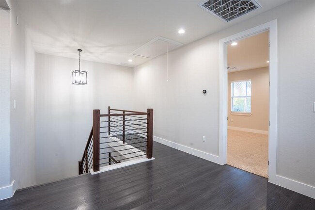 Building Photo - 162 Meadow View Blvd