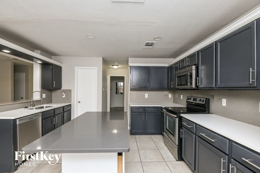 Building Photo - 5600 Ainsdale Dr