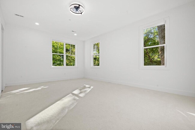 Building Photo - 811 Sligo Creek Pkwy
