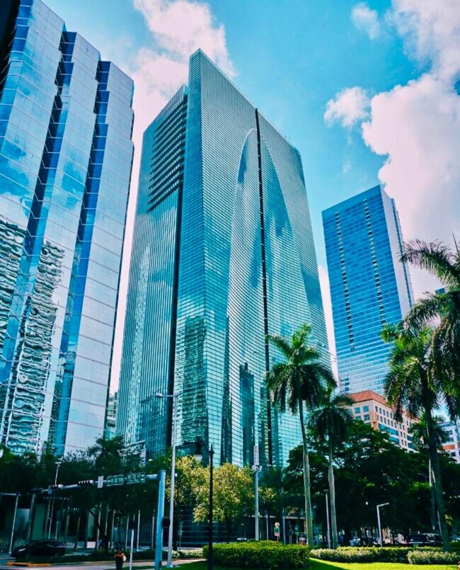 Building Photo - 1395 Brickell Bay Dr