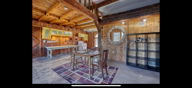 Building Photo - 17303 Rockfield Rd