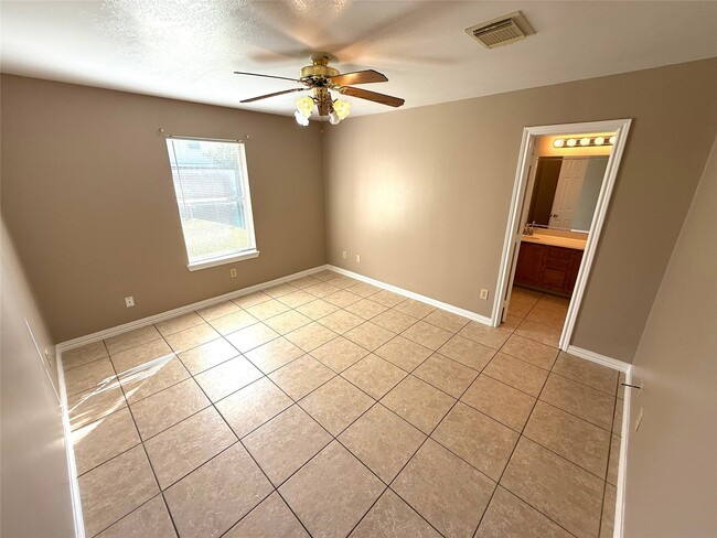 Building Photo - 1413 29th Ave N