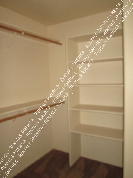 Building Photo - 144 S Mulberry St