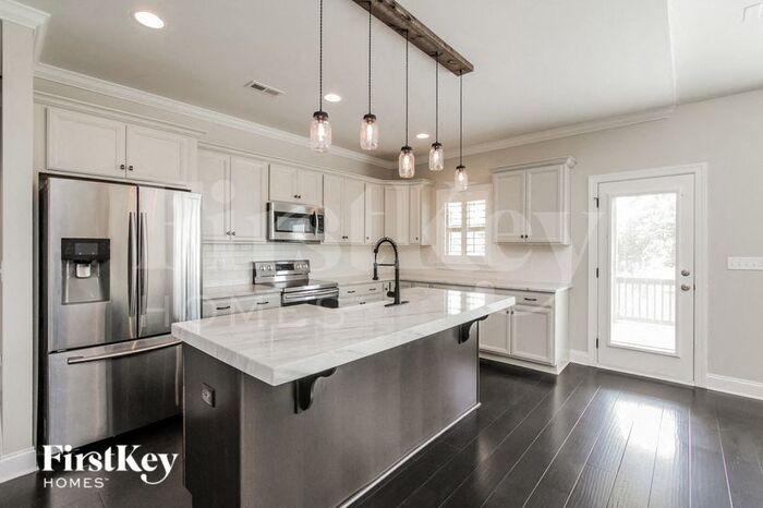 Building Photo - 172 Greythorn Dr
