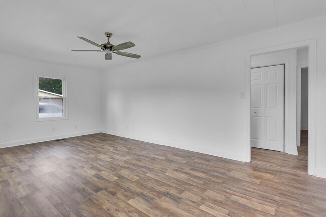 Building Photo - 300 Battleground Ave
