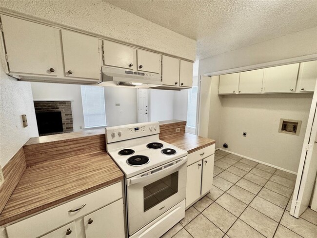 Building Photo - 9404 Teasdale Terrace