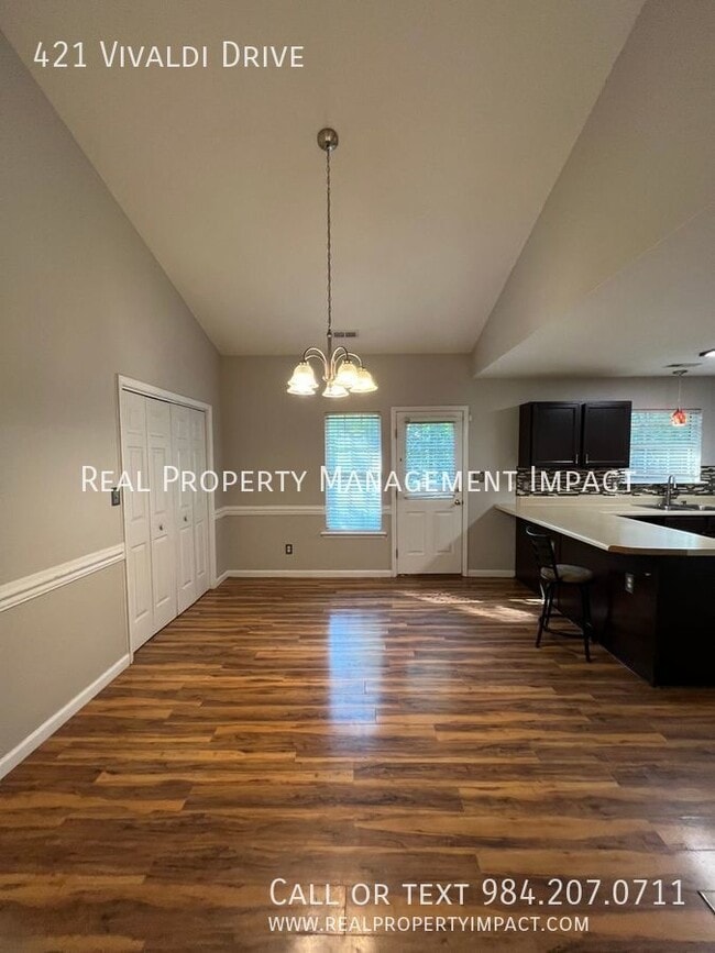 Building Photo - 421 Vivaldi Dr