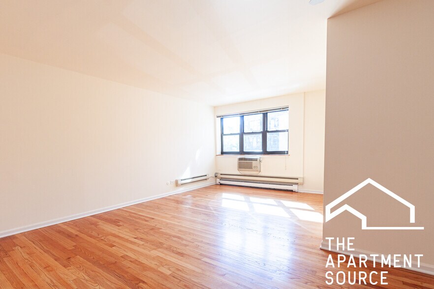 Building Photo - 665 W Wrightwood Ave