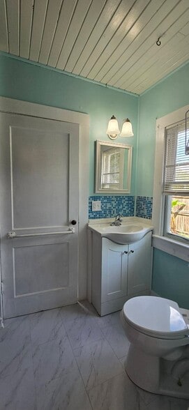Main bath - 230 E Pine St
