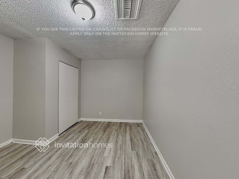 Building Photo - 3114 W Charter Oak Rd