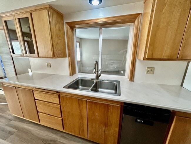 Building Photo - 606 Mead Ave