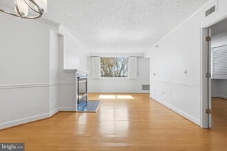 Building Photo - 1276 N Wayne St