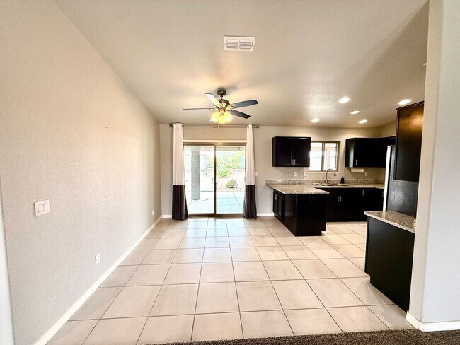 Building Photo - Stylish 3BR Home in Cerbat Vistas | Split Floor Plan, Covered Patio & 2-Car Garage!