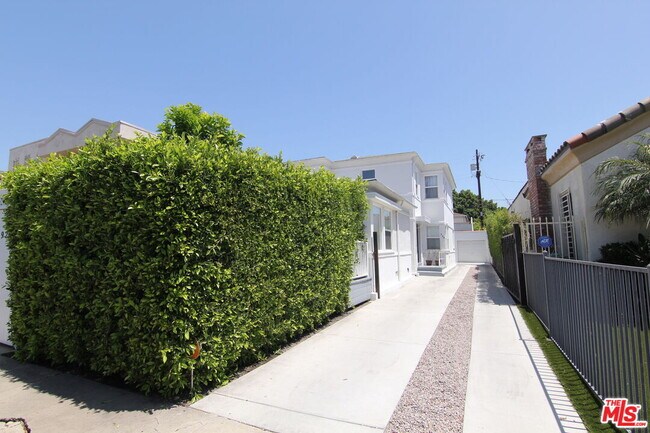 Building Photo - 926 S Holt Ave