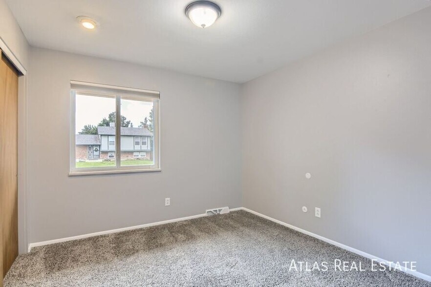 Building Photo - 2306 Zane Pl