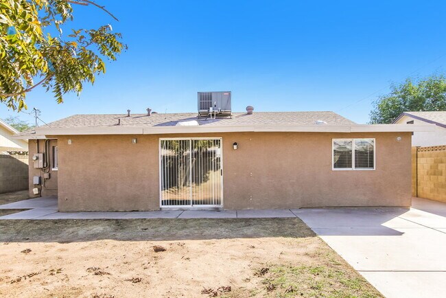 Building Photo - 6850 W Coolidge St