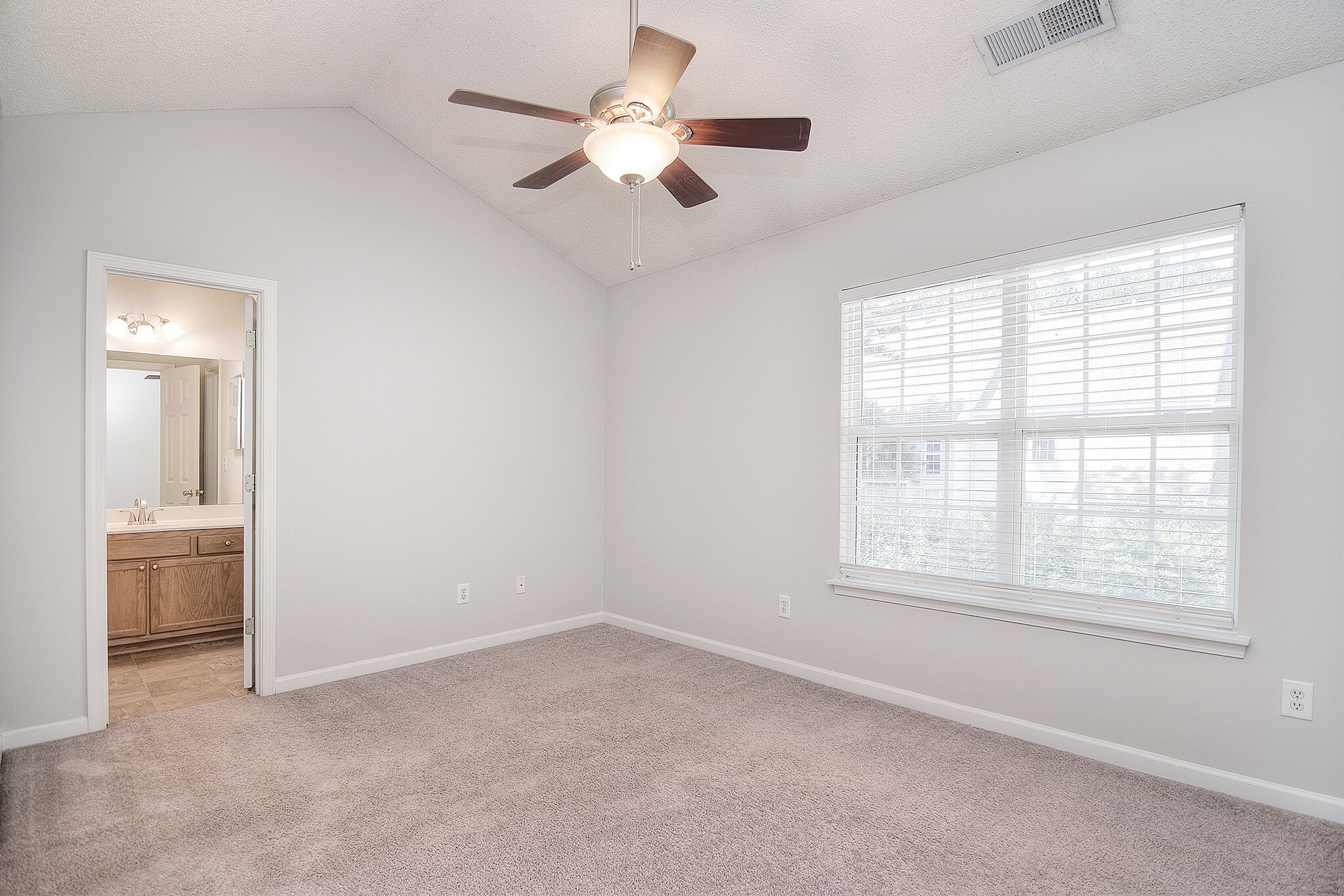 Building Photo - 8339 Christmas Ct