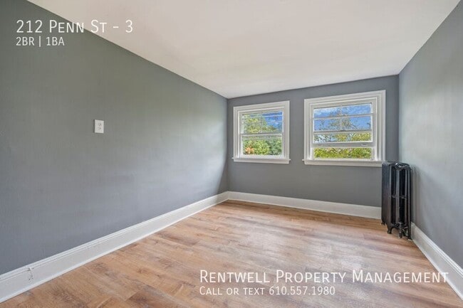 Building Photo - 2 Bedroom - 1 Bath Apartment located Ridle...