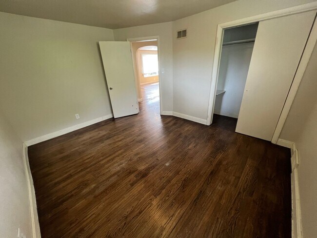 Building Photo - Spacious Lakewood Home