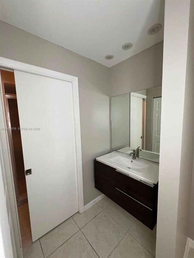 Building Photo - 1591 Springside Dr
