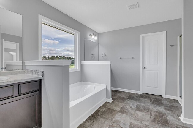 Building Photo - 4 bedroom 2.5 home located Huntington neighborhood close to Ft. Stewart