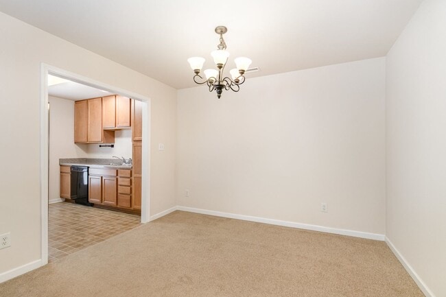 Building Photo - Lovely 2-Bedroom Move-In Ready Townhome in...