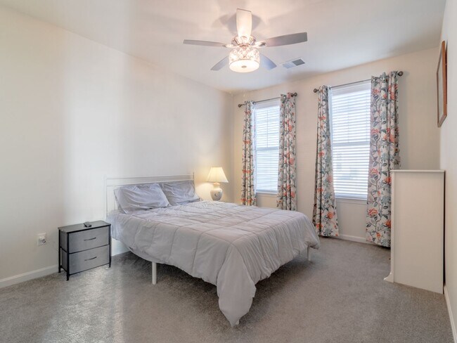 Building Photo - Year round - Furnished Townhome - Frankford