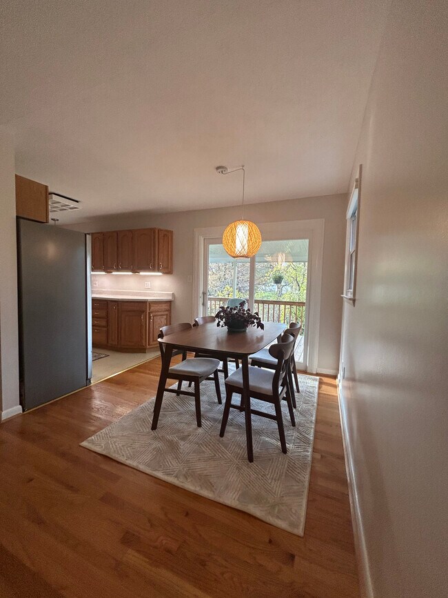 Building Photo - 44 Maple Ave