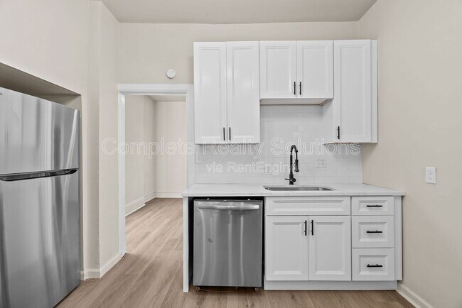 Building Photo - 3915 Russell Blvd